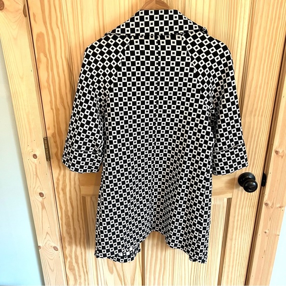 Joseph Ribkoff Cubic Peacoat. Size 4. - Picture 14 of 15